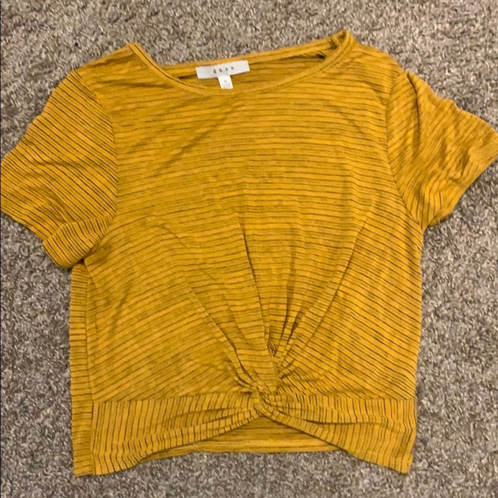 Cropped yellow and black t-shirt